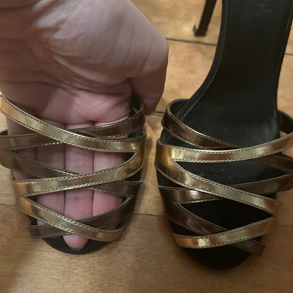 STUNNING Rare Gucci Metallic Cutout Heels - Picture 5 of 12